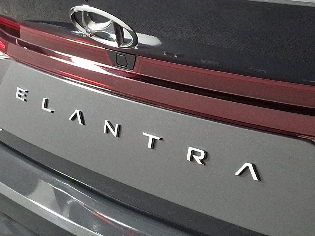 Used 2023 Hyundai Elantra SEL w/ Cargo Package FWD image 30