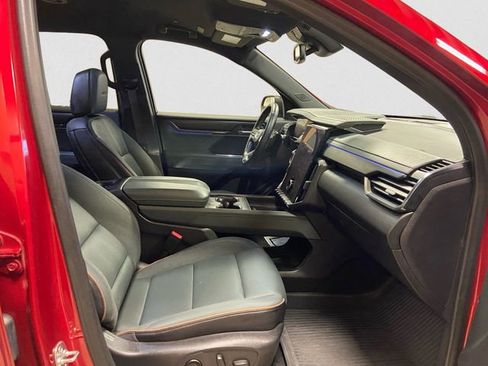 Used 2024 GMC Acadia AT4 w/ Luxury Package image 15