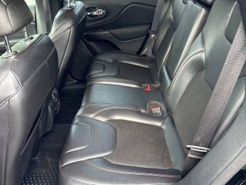 Used 2020 Jeep Cherokee Trailhawk w/ Cold Weather Group AWD/4WD image 8