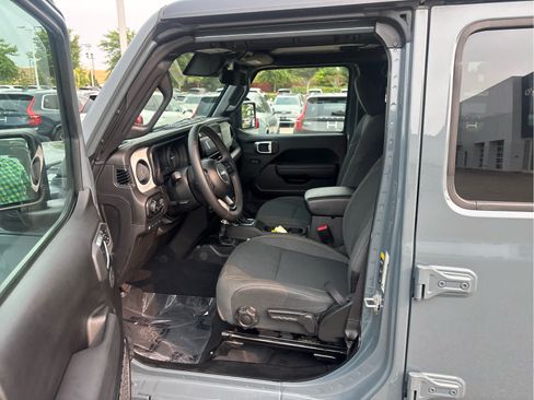 Used 2024 Jeep Wrangler Unlimited w/ Convenience Group AWD/4WD image 23