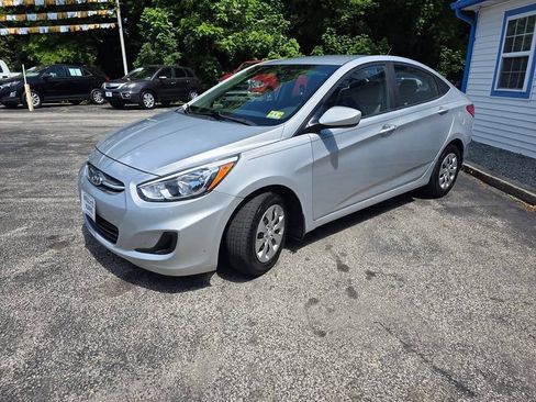 Used 2016 Hyundai Accent SE w/ Option Group 02 FWD image 2