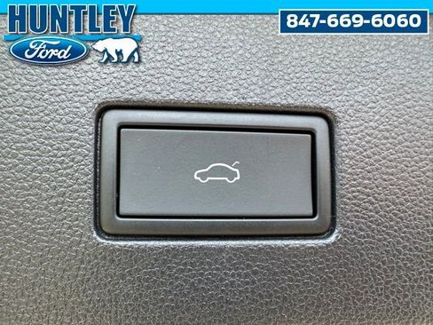 Used 2024 Volkswagen Atlas SEL Premium R-Line image 17