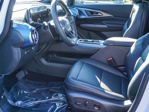 New 2026 Chevrolet Equinox EV LT image 17