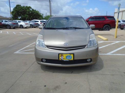 Used 2004 Toyota Prius FWD image 2