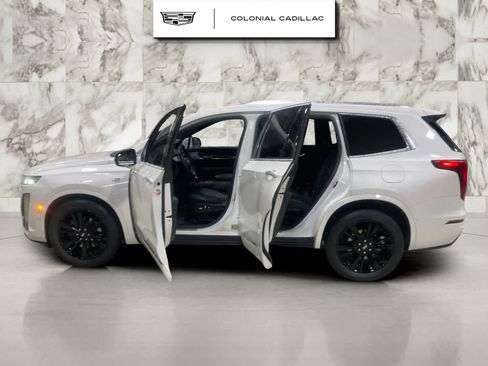 Used 2021 Cadillac XT6 Premium Luxury w/ Platinum Package image 3