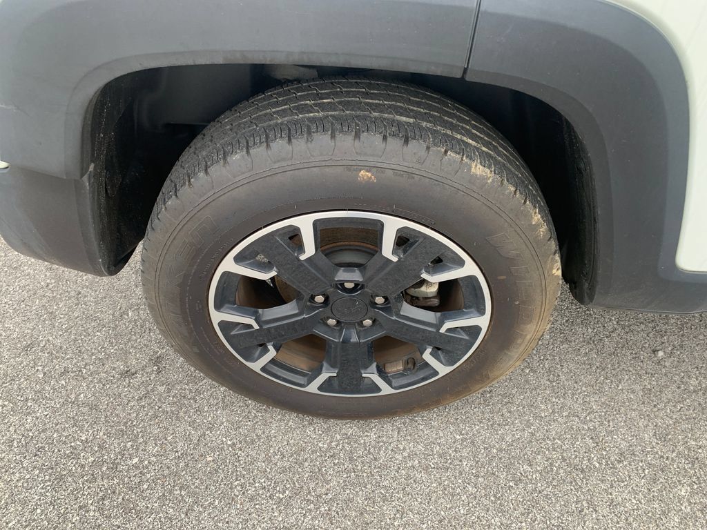 Used 2023 Jeep Renegade Latitude AWD/4WD image 9