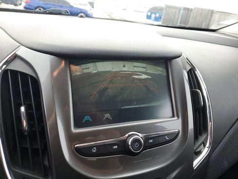 Used 2018 Chevrolet Cruze LT w/ Convenience Package image 19