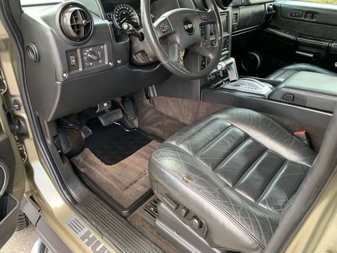 Used 2005 HUMMER H2 SUT w/ Preferred Equipment Group AWD/4WD image 13