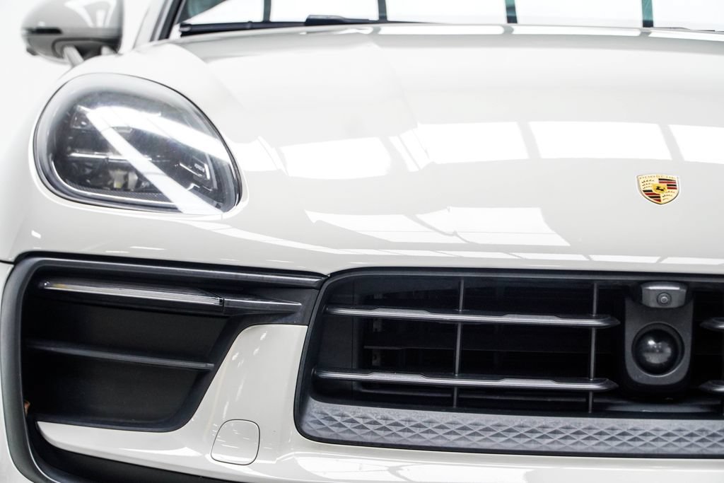 Used 2023 Porsche Macan AWD/4WD image 12
