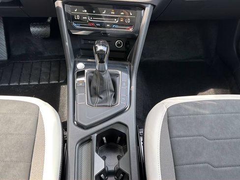 New 2026 Volkswagen Taos SE FWD image 21