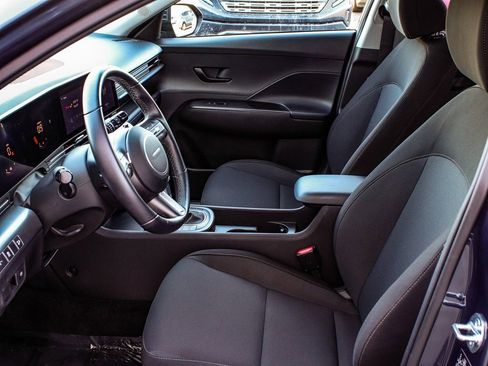 Used 2025 Hyundai Kona SEL image 30