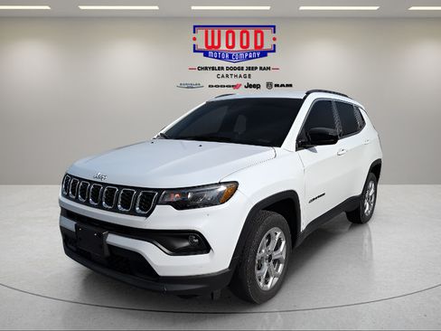 Used 2025 Jeep Compass Latitude AWD/4WD image 5