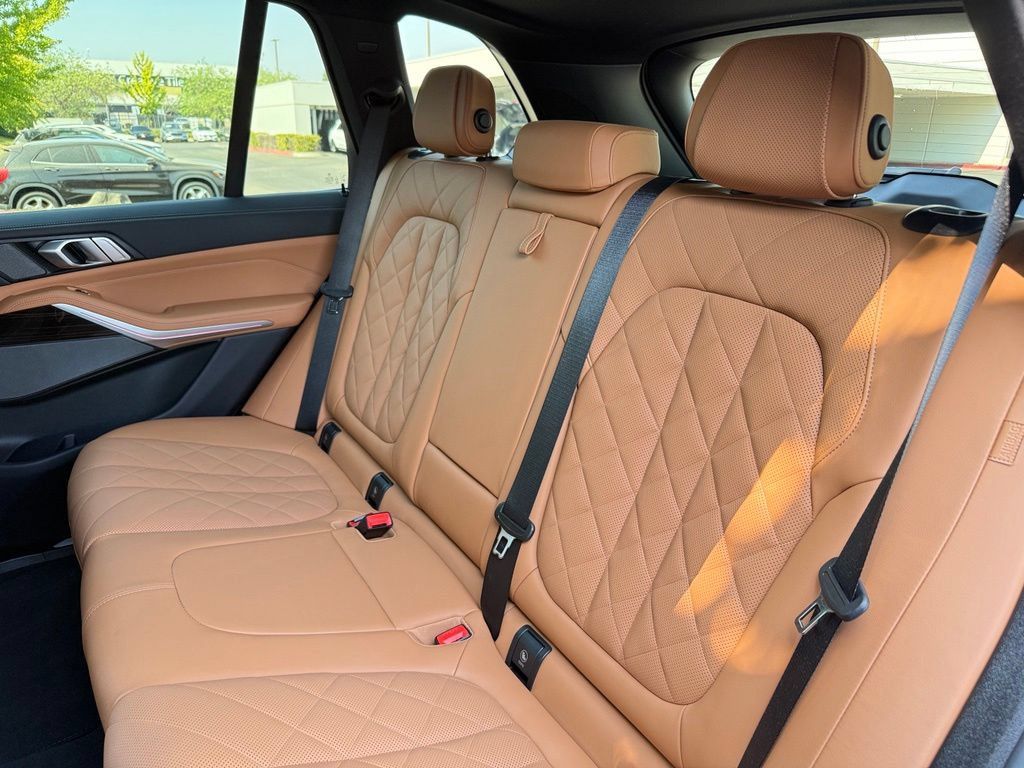 Used 2025 BMW X5 xDrive40i w/ Premium Package AWD/4WD image 13