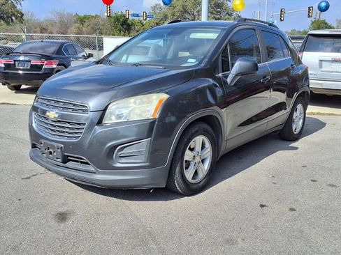 Used 2016 Chevrolet Trax LT w/ LT Convenience Package FWD image 3