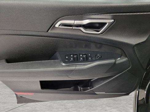 Used 2025 Kia Sportage LX image 25