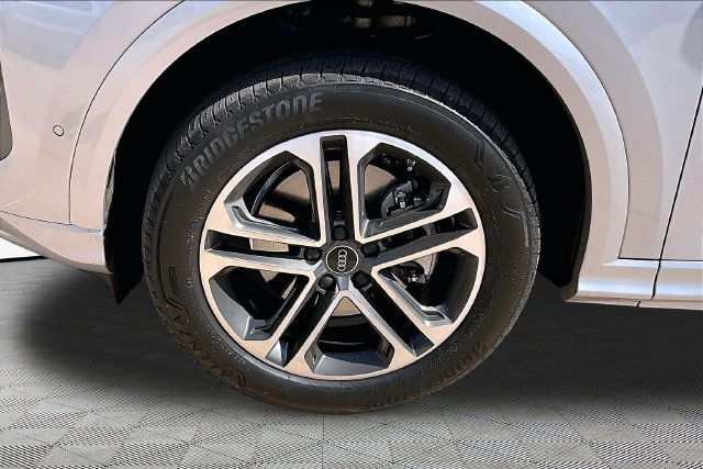 Used 2025 Audi Q5 Premium AWD/4WD image 8