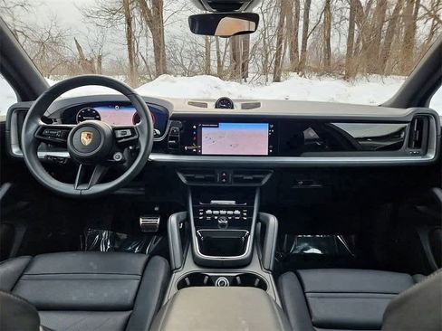 Used 2025 Porsche Cayenne S image 12