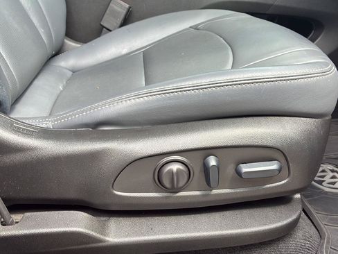 Used 2024 Buick Enclave Essence w/ Experience Buick Package FWD image 9