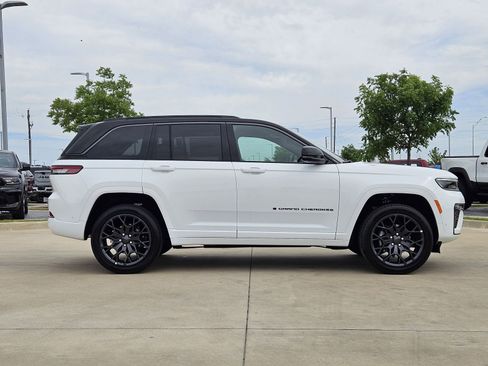 New 2026 Jeep Grand Cherokee Summit w/ Obsidian Package AWD/4WD image 7