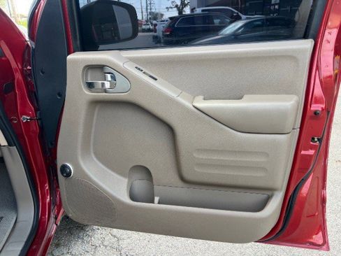 Used 2017 Nissan Frontier SV image 18