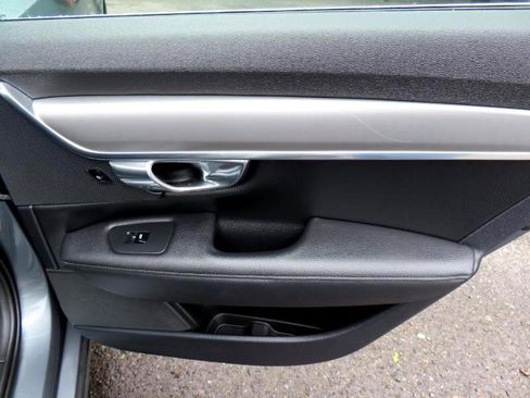 Used 2017 Volvo S90 T6 Momentum w/ Vision Package image 15