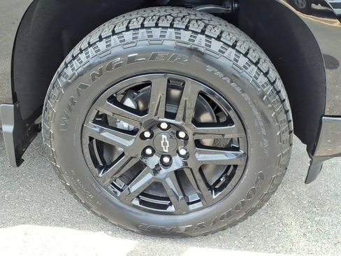 Used 2024 Chevrolet Silverado 1500 Custom w/ Turbomax Blackout Package RWD image 9