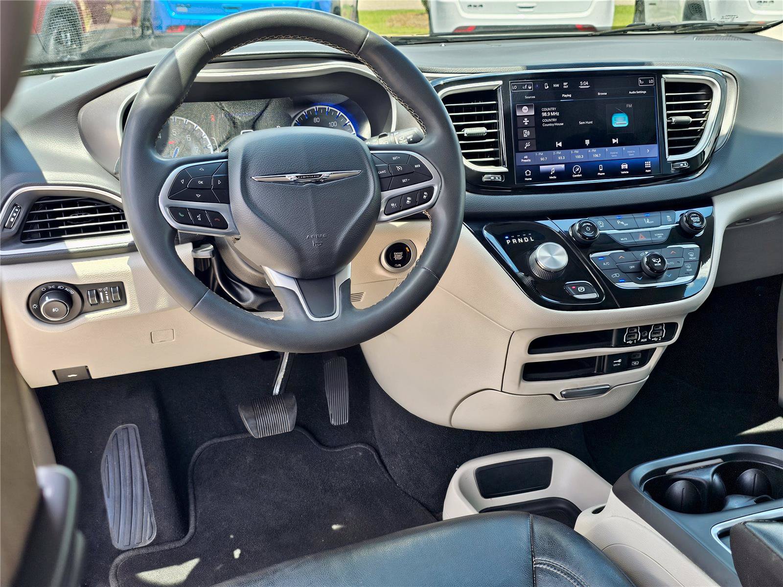Used 2022 Chrysler Pacifica Touring-L FWD image 33