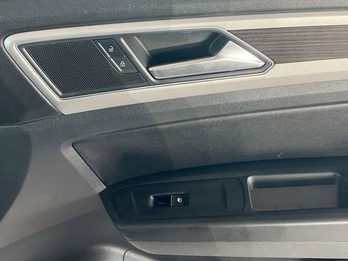 Used 2018 Volkswagen Atlas SE image 32