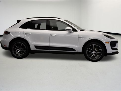 Used 2025 Porsche Macan image 6