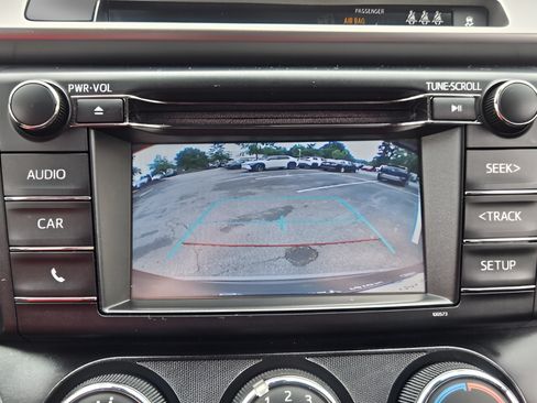 Used 2017 Toyota RAV4 LE FWD image 18