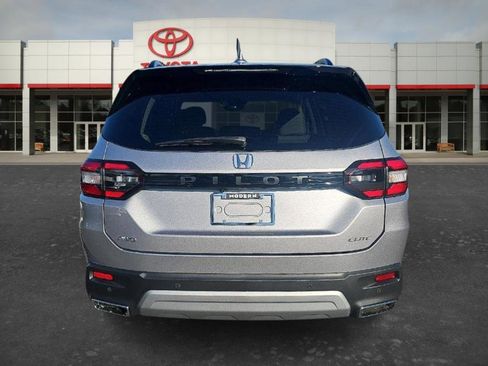 Used 2025 Honda Pilot Elite image 8