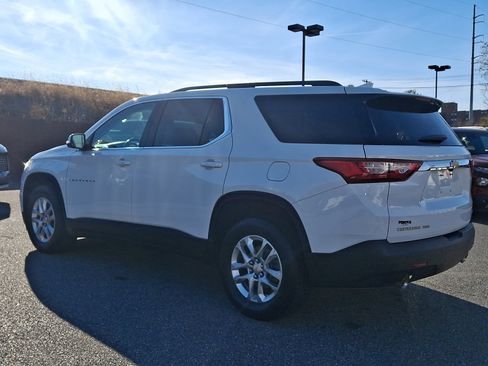 Used 2021 Chevrolet Traverse LT image 4