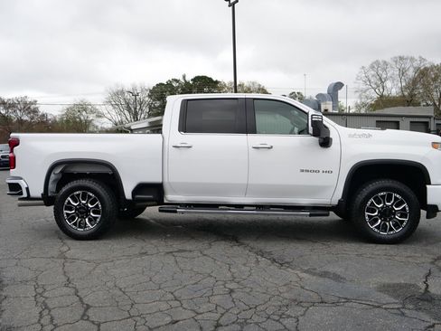 Used 2022 Chevrolet Silverado 3500 High Country image 34