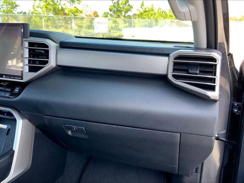 Used 2024 Toyota Tundra Limited image 17