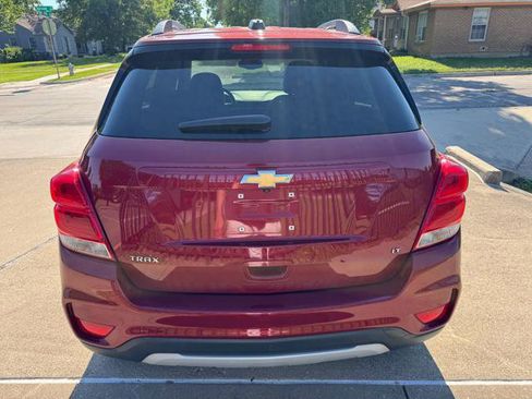 Used 2019 Chevrolet Trax LT w/ LT Convenience Package FWD image 4