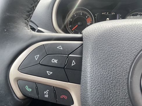 Used 2017 Jeep Cherokee Latitude w/ Cold Weather Group image 18