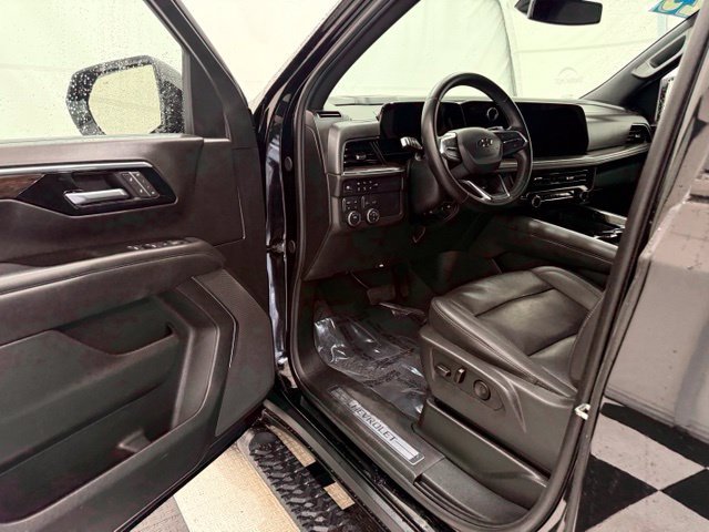 Used 2025 Chevrolet Suburban Z71 AWD/4WD image 37