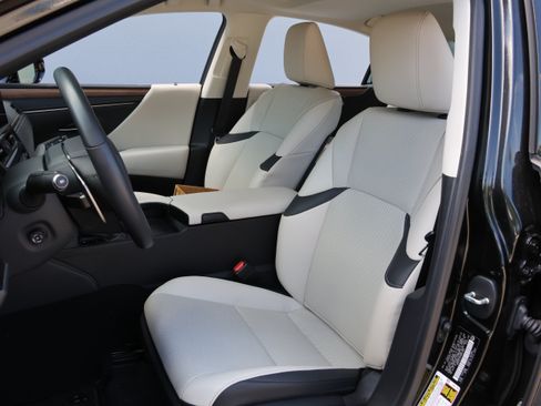 Used 2025 Lexus ES 300h w/ Premium Package FWD image 33