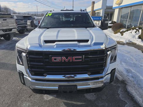 Used 2024 GMC Sierra 2500 Pro w/ Convenience Package image 8