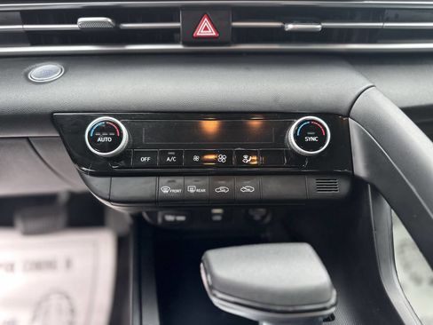 Used 2021 Hyundai Elantra SEL image 13