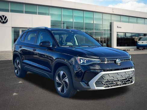 New 2026 Volkswagen Taos SE image 3