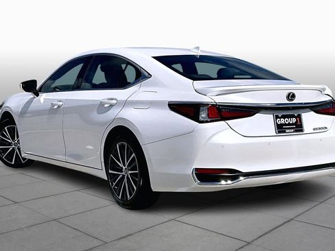 Used 2024 Lexus ES 300h w/ Premium Package image 12