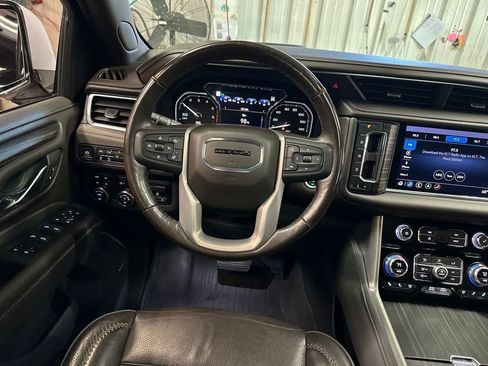 Used 2021 GMC Yukon Denali w/ Denali Ultimate Package AWD/4WD image 17