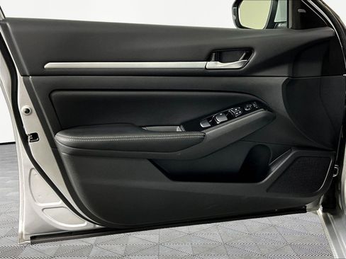 Certified 2023 Nissan Altima 2.5 SV FWD image 20