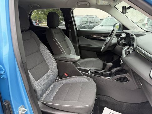 Used 2025 Chevrolet TrailBlazer LS w/ LS Convenience Package AWD/4WD image 9