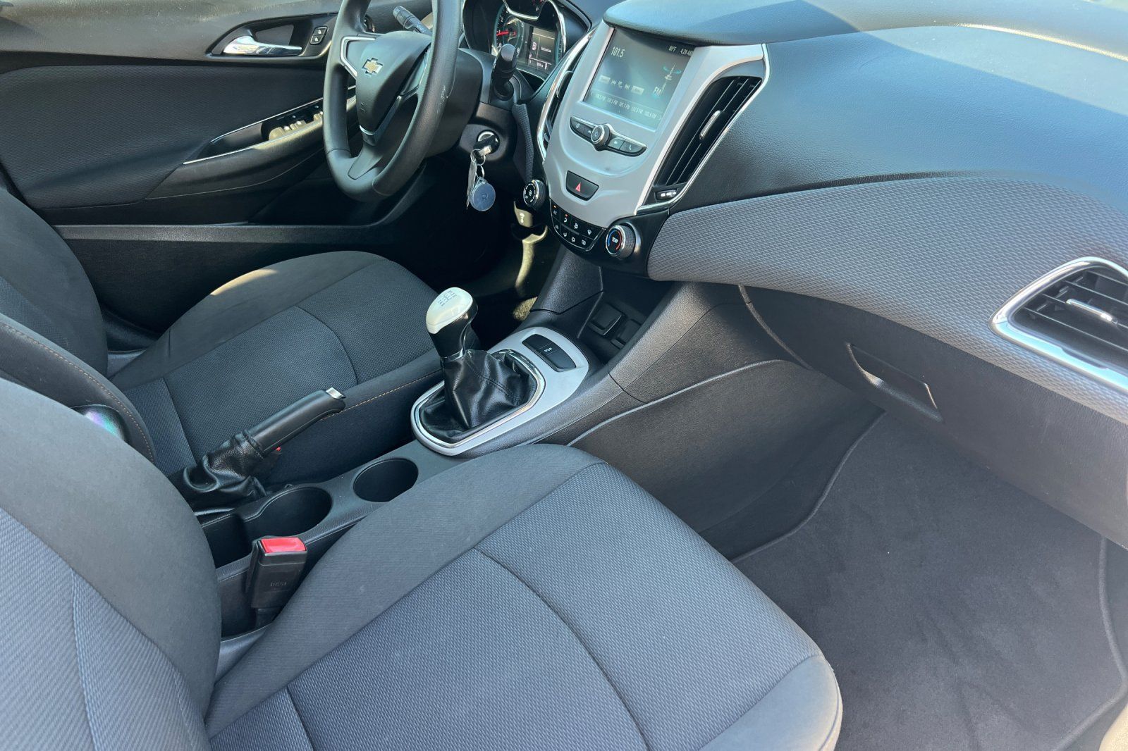 Used 2017 Chevrolet Cruze LS FWD image 16