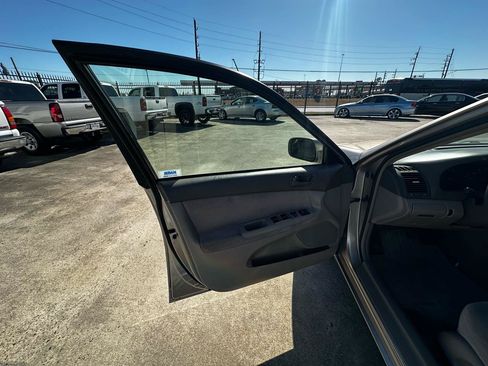 Used 2003 Toyota Camry LE FWD image 25