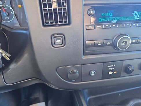 Used 2016 Chevrolet Express 2500 image 27