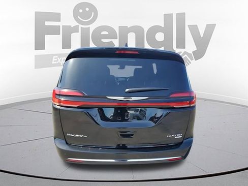 Used 2026 Chrysler Pacifica Limited AWD/4WD image 4