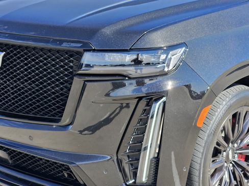 Used 2024 Cadillac Escalade ESV V w/ LPO, ONYX Package image 12